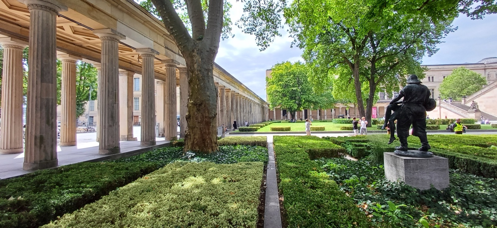 Alte Nationalgalerie colonnades, Museum Island